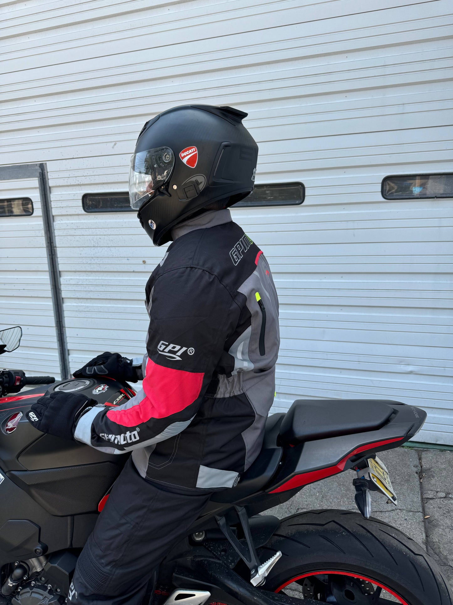 Men’s All-Season High Premium Quality Soft Adjustable Motorcycle Jacket – 6 Pockets, Grey/Black